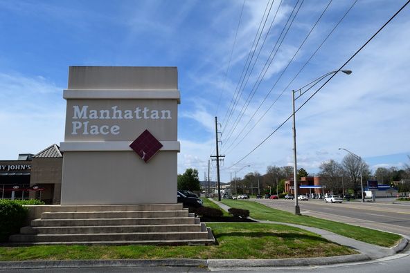 Manhattan Place Shopping Center: 1175 Oak Ridge Turnpike, Oak Ridge, TN 37830